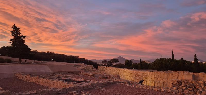 Featured image of post 白色山峰、光之城