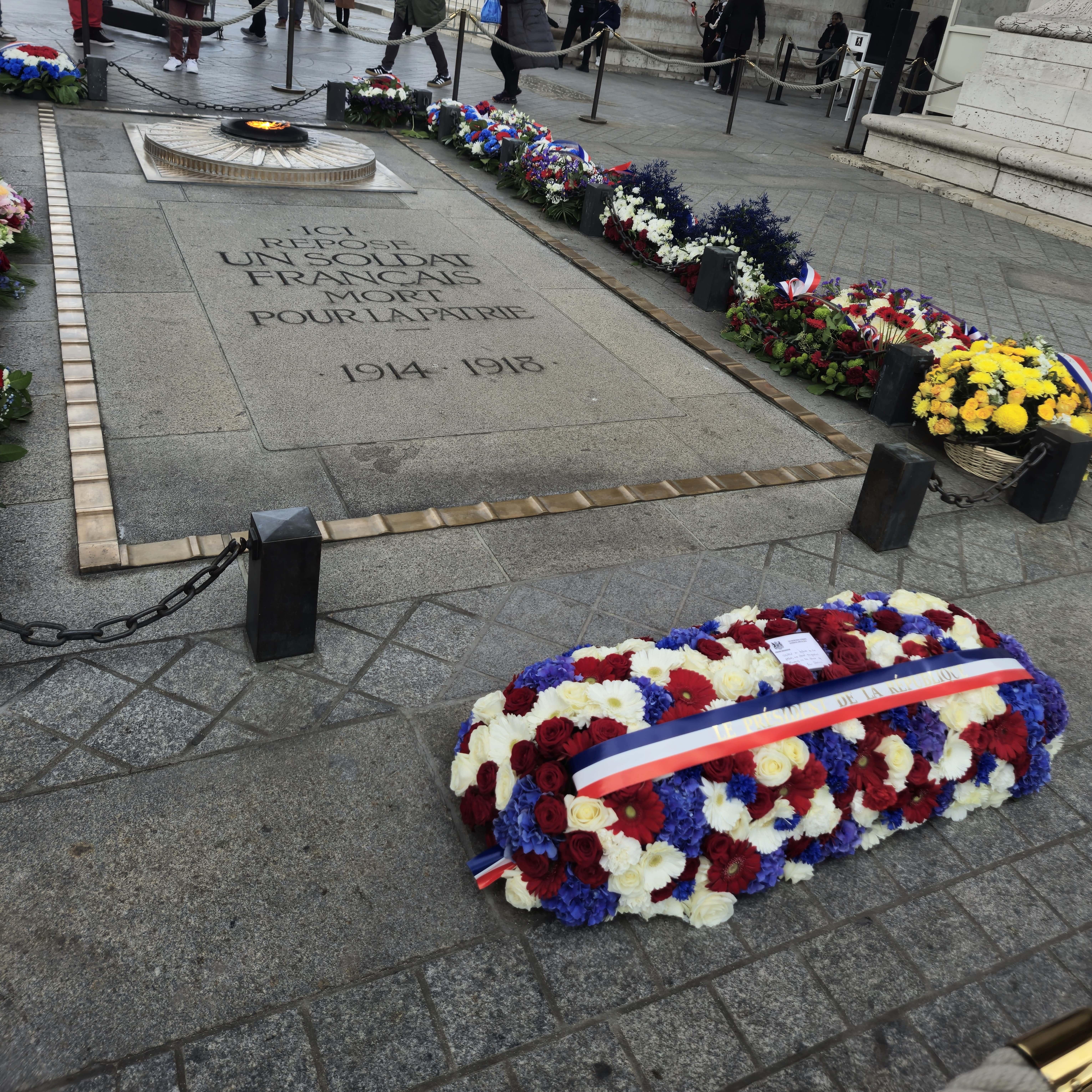 「此處長眠一位爲國獻身的士兵」